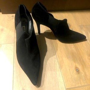 Manolo Blahnik black suede heels / booties  sz 39.5 (9)